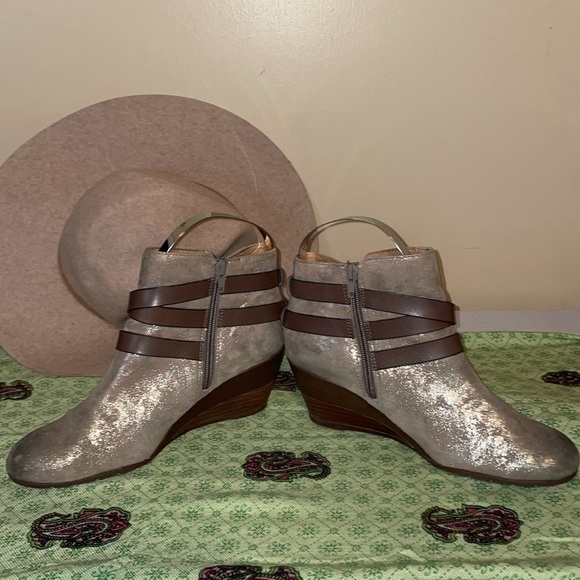 Sofft women’s boots 9 ankle booties sparkle tan buckles wedge comfy neutral - Picture 2 of 10